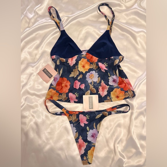 La Perla Floral Set with Navy and Multicolor Design - Picture 1 of 10